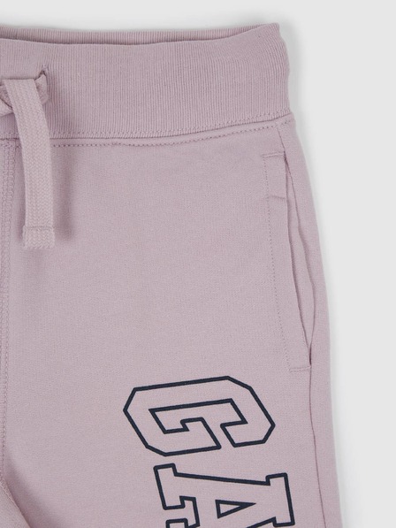 GAP Gyerek melegítő short logóval GAP