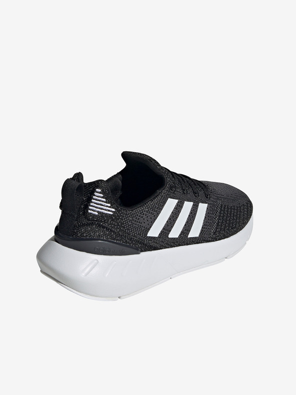 adidas Originals Fekete női adidas Originals Swift Run 22 tornacipő