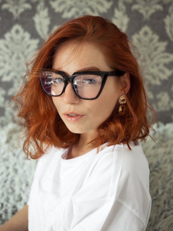 VEYREY Ester Számítógépes szemüveg