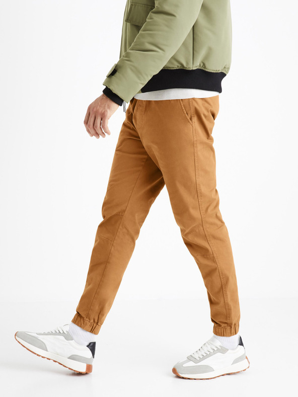 Celio Férfi barna nadrág Celio Voyage