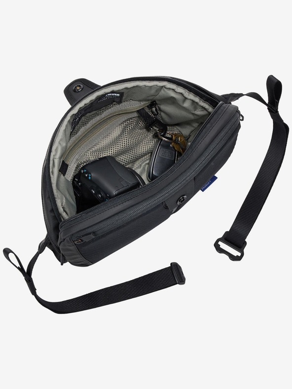 Thule Fekete Férfi Thule Tact 5L válltáska