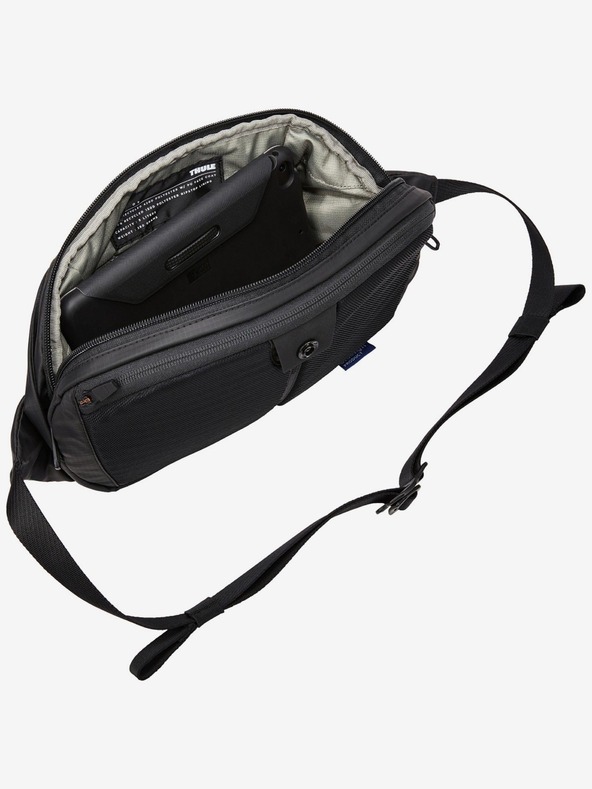 Thule Fekete Férfi Thule Tact 5L válltáska