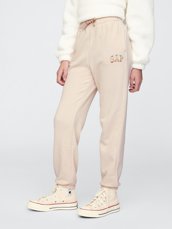 GAP Gyerek fleece sportnadrág logóval army GAP
