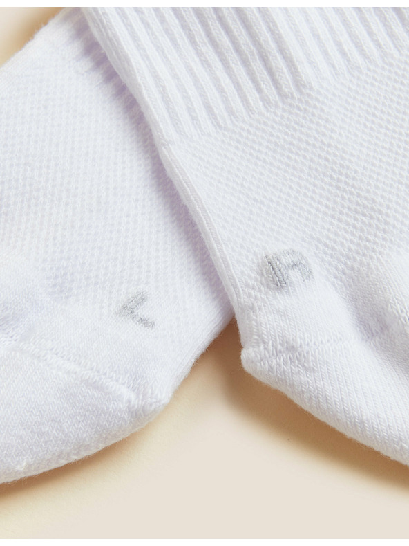 Marks & Spencer Öt pár női sportzokni készlet fehér színben Marks & Spencer Trainer Liners™