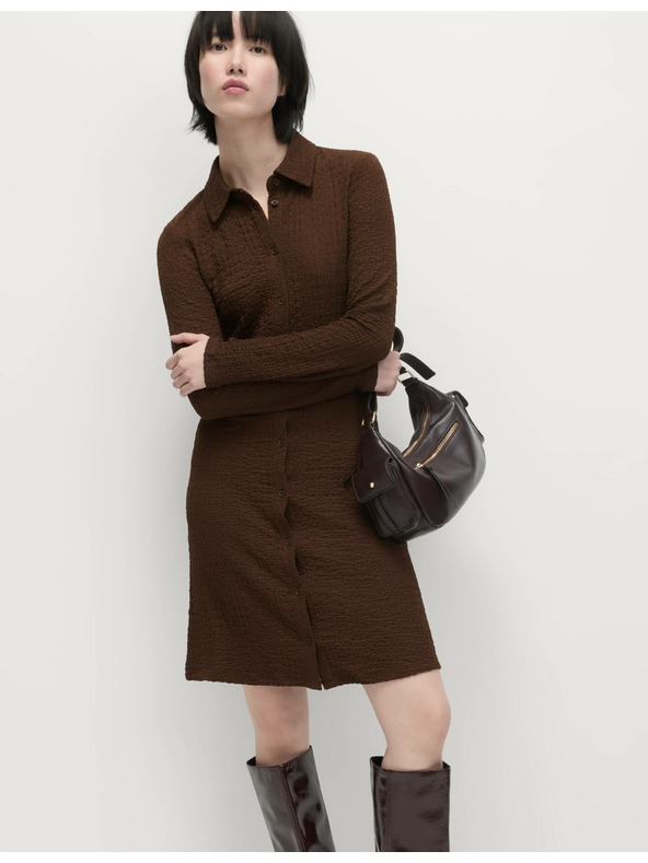 Marks & Spencer Texturált hüvelyes miniruha gallérral és teljes hosszában gombos záródással Marks & Spencer barna