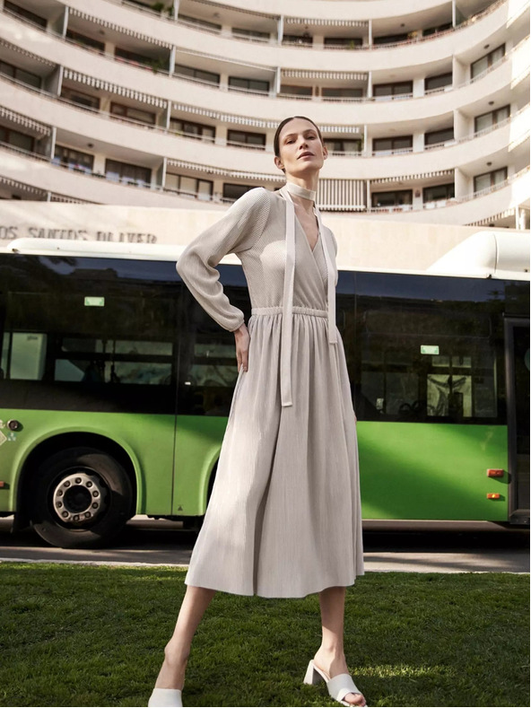 Moodo MOODO bézs színű női ruha