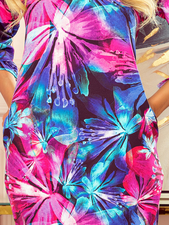 numoco Kényelmes oversize ruha - kék és rózsaszín virágok Numoco