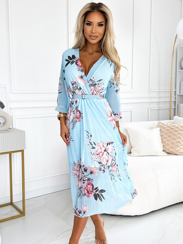 numoco Fodros midi ruha dekoltázzsal és övvel - rózsa kék alapon Numoco YUNA