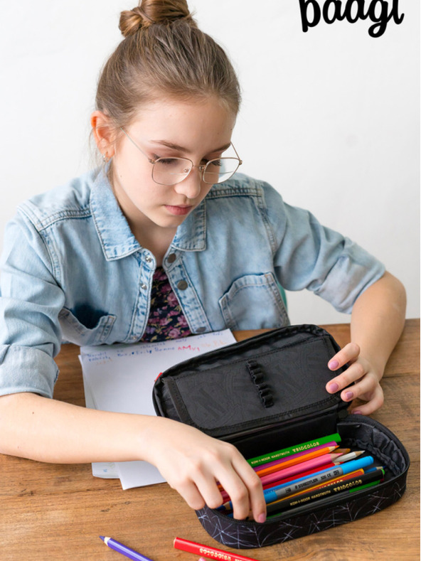 BAAGL  Fekete Iskola Tolltartó szerda Nevermore Baagl