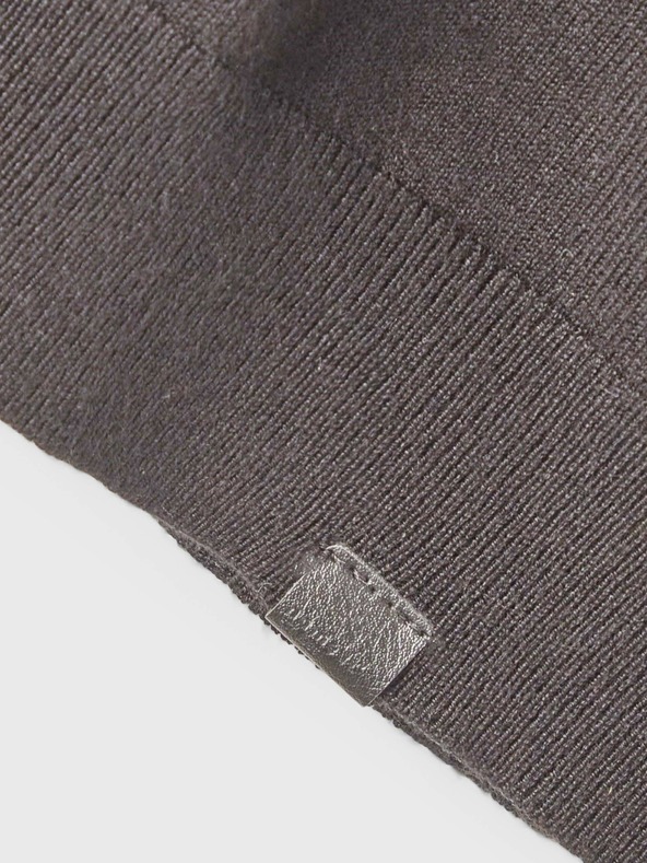 name it Sötétszürke fiú garbó név Ralos