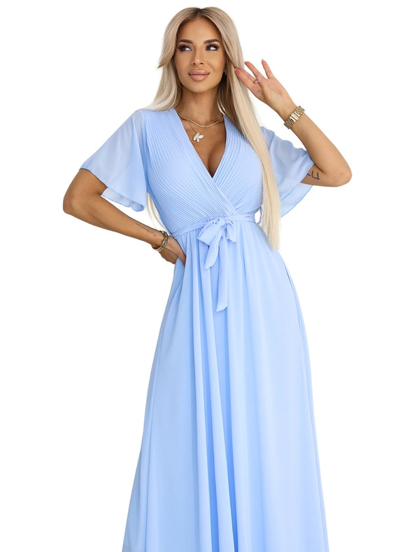 numoco 545-2 Hosszú ruha pliszírozott dekoltázzsal és megkötővel - világoskék
