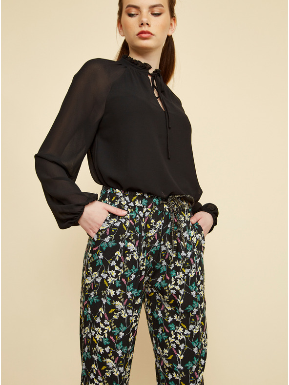 ZOOT.lab Fekete női virágos nadrág ZOOT.lab Rosalyn ZOOT.lab Rosalyn